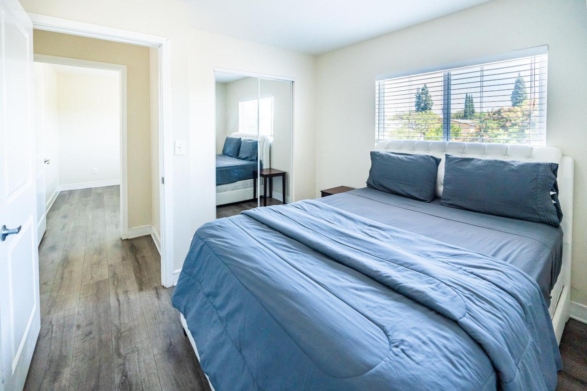Appartement Large 2 Levles 5 Bedroom With 3 Bathroom And 2 Parking Los Angeles